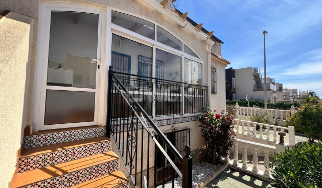 Villa - Odsprzedaż - Torrevieja - Torre La Mata