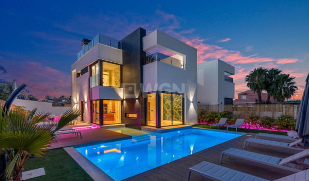 Villa - Odsprzedaż - Torrevieja - Torreta Florida