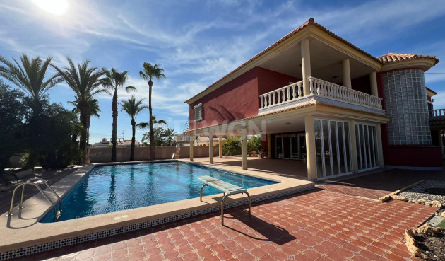 Villa - Odsprzedaż - Torrevieja - Torreta Florida