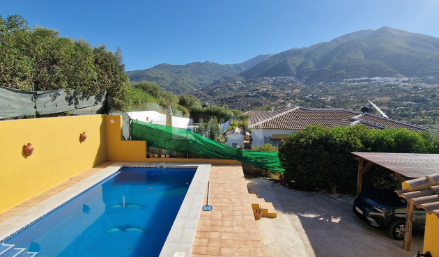 Villa - Resale - Alcaucín - Inland