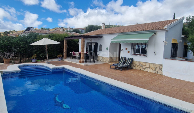 Villa - Resale - Alcaucín - Inland