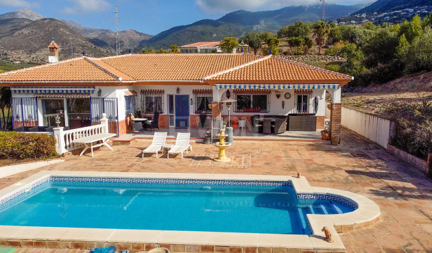 Villa - Resale - Alcaucín - Inland