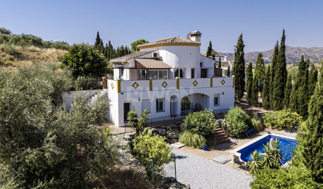 Villa - Resale - Alcaucín - Inland