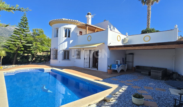 Villa - Resale - Alcaucín - Inland