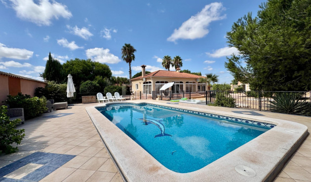 Villa - Resale - Dolores - Cmno. Escorredor