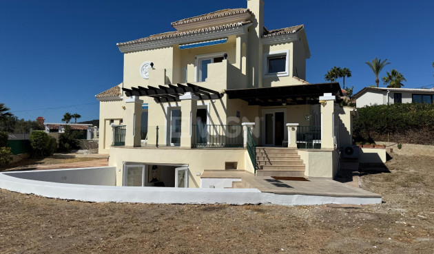 Villa - Resale - Estepona - Las Lomas