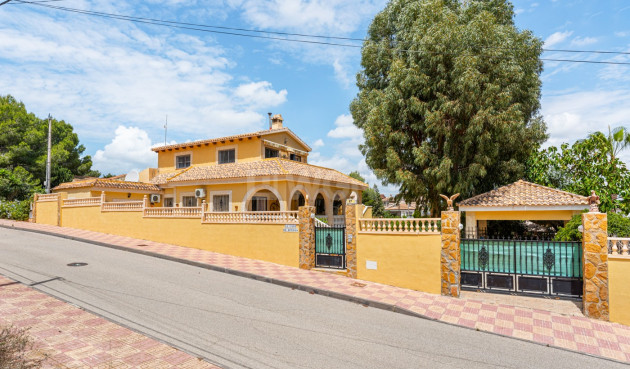 Villa - Resale - Jacarilla - 79151