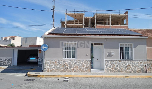 Villa - Resale - Los Montesinos - PUEBLO CENTRO