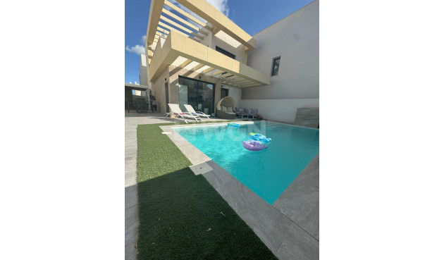 Villa - Resale - Los Montesinos - Urb. La Herrada