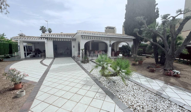 Villa - Resale - Orihuela Costa - Campoamor
