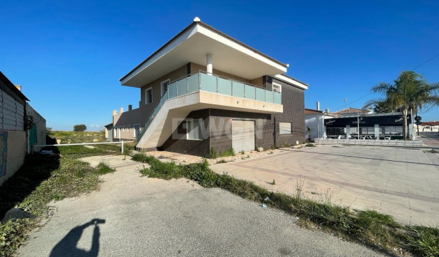 Villa - Resale - Torrevieja - La Siesta - El Salado - Torreta