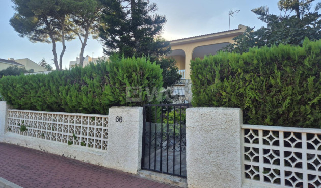 Villa - Resale - Torrevieja - Los Balcones - Los Altos del Edén