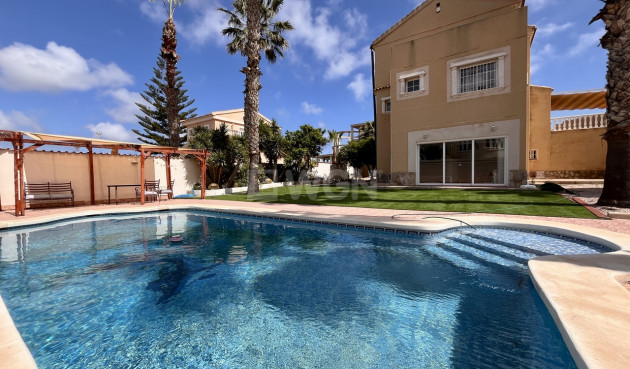 Villa - Reventa - La Zenia - Costa Blanca