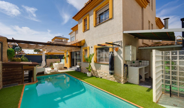 Villa - Reventa - Los Montesinos - La Herrada