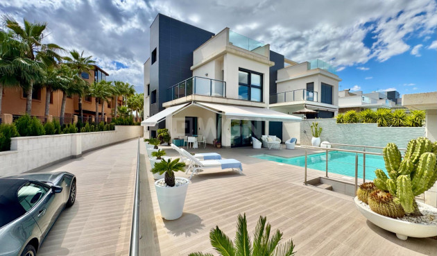 Villa - Reventa - San Miguel de Salinas - Bellavista