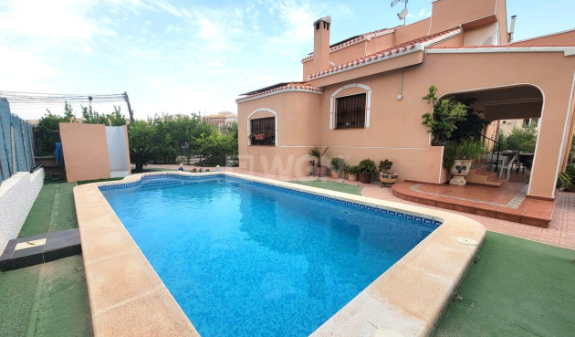 Villa - Reventa - Torrevieja - aguas nuevas