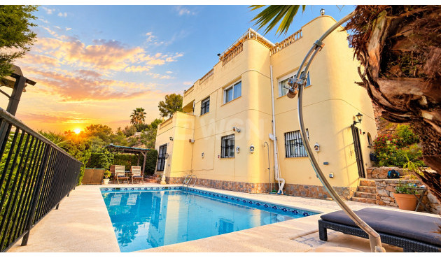 Villa - Reventa - Villamartin - Costa Blanca