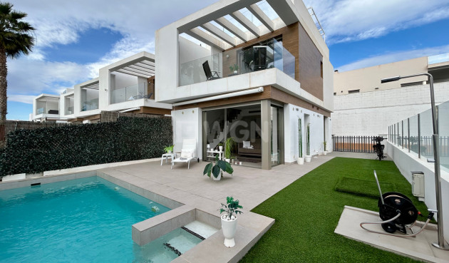 Villa - Reventa - Villamartin - Costa Blanca