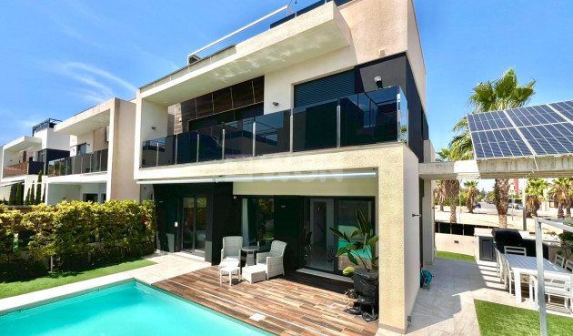 Villa - Wiederverkauf - Orihuela Costa - 13427