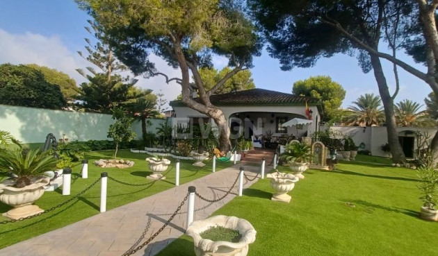 Villa - Wiederverkauf - Orihuela Costa - 93829
