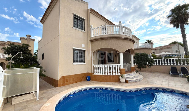 Villa - Wiederverkauf - Orihuela Costa - Costa Blanca