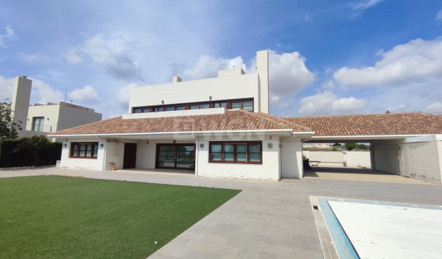 Villa - Wiederverkauf - Peraleja Golf - Inland