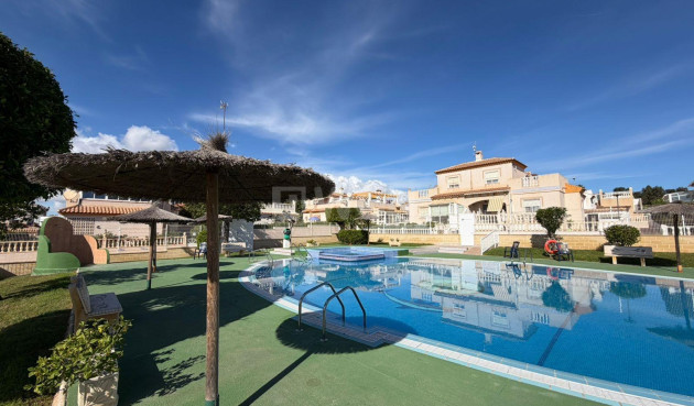 Villa - Wiederverkauf - Torrevieja - 23450