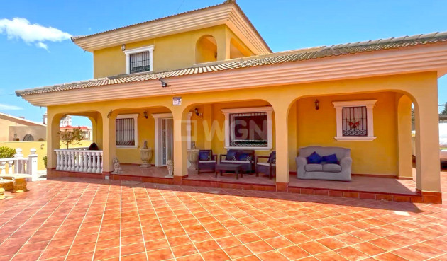 Villa - Wiederverkauf - Torrevieja - 92346