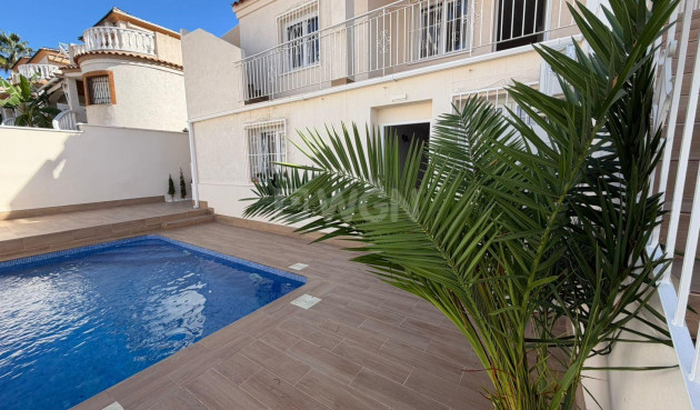 Villa - Wiederverkauf - Torrevieja - Cabo Cervera