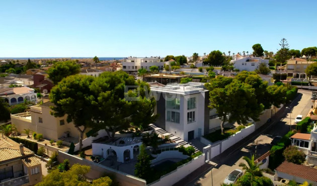 Villa - Wiederverkauf - Torrevieja - Costa Blanca