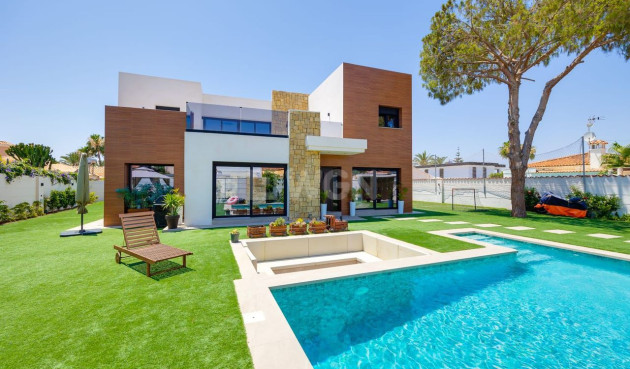 Villa - Wiederverkauf - Torrevieja - Costa Blanca