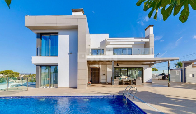 Villa - Wiederverkauf - Torrevieja - Costa Blanca