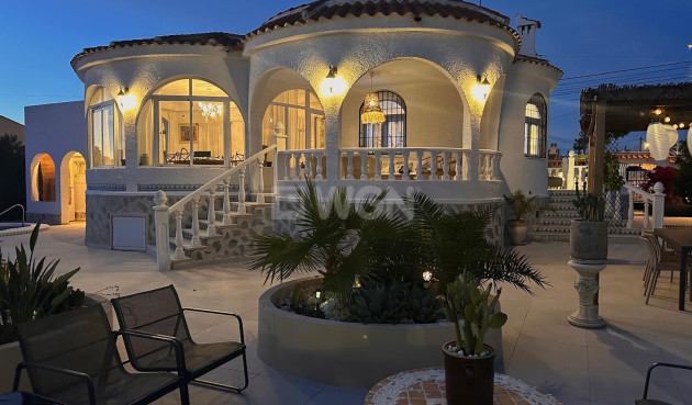 Villa - Wiederverkauf - Torrevieja - Costa Blanca