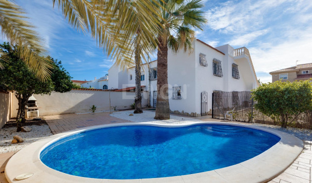 Villa - Wiederverkauf - Torrevieja - La Siesta - El Salado - Torreta