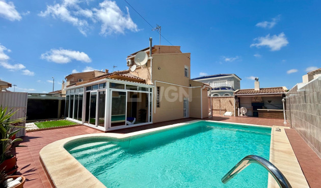 Villa - Wiederverkauf - Torrevieja - San Luis