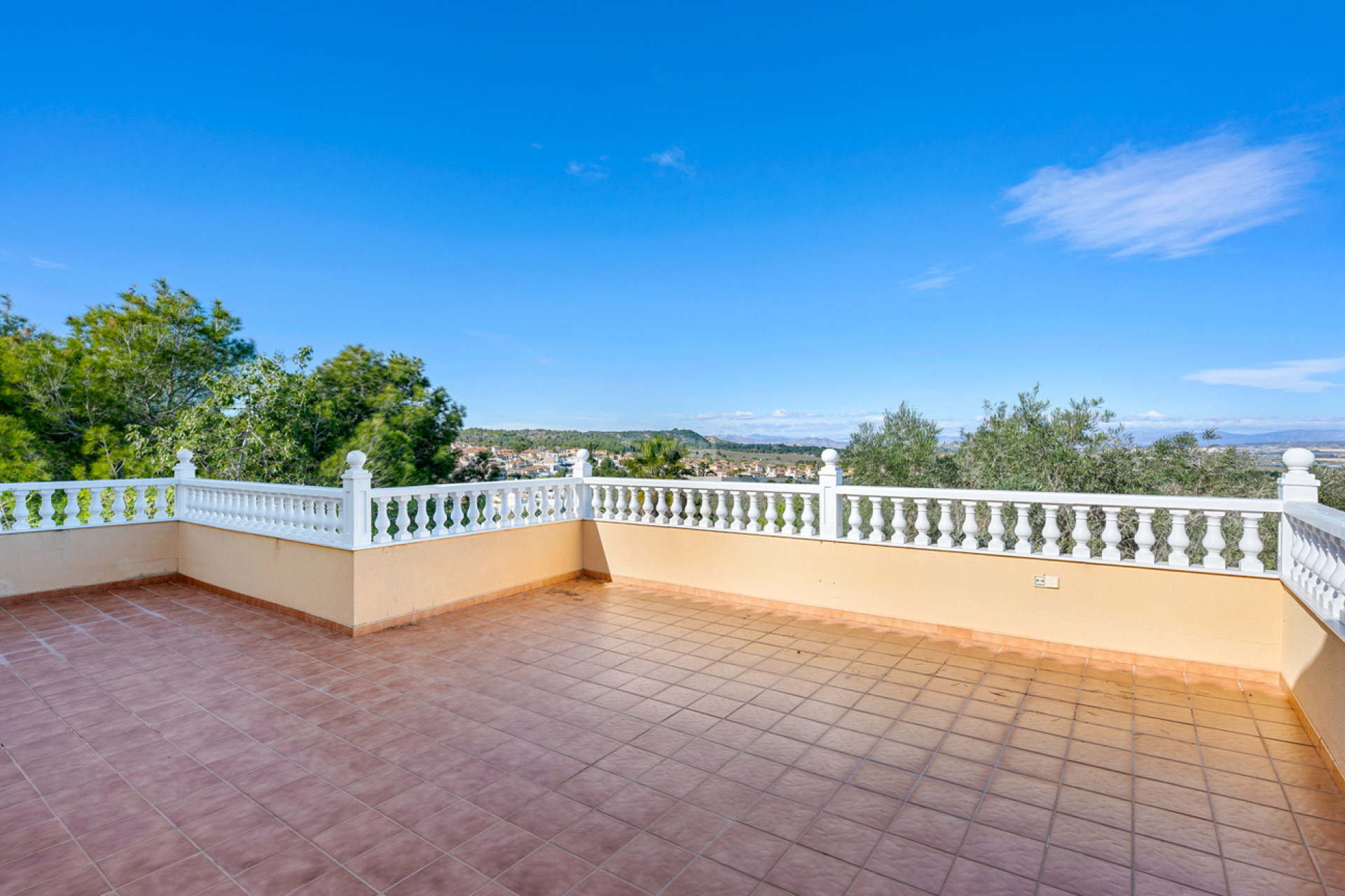 Wiederverkauf - Villa - Ciudad De Las Comunicaciones - Costa Blanca
