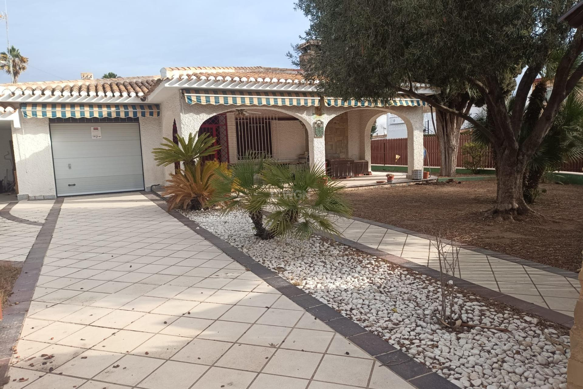 Wiederverkauf - Villa - Orihuela Costa - Campoamor