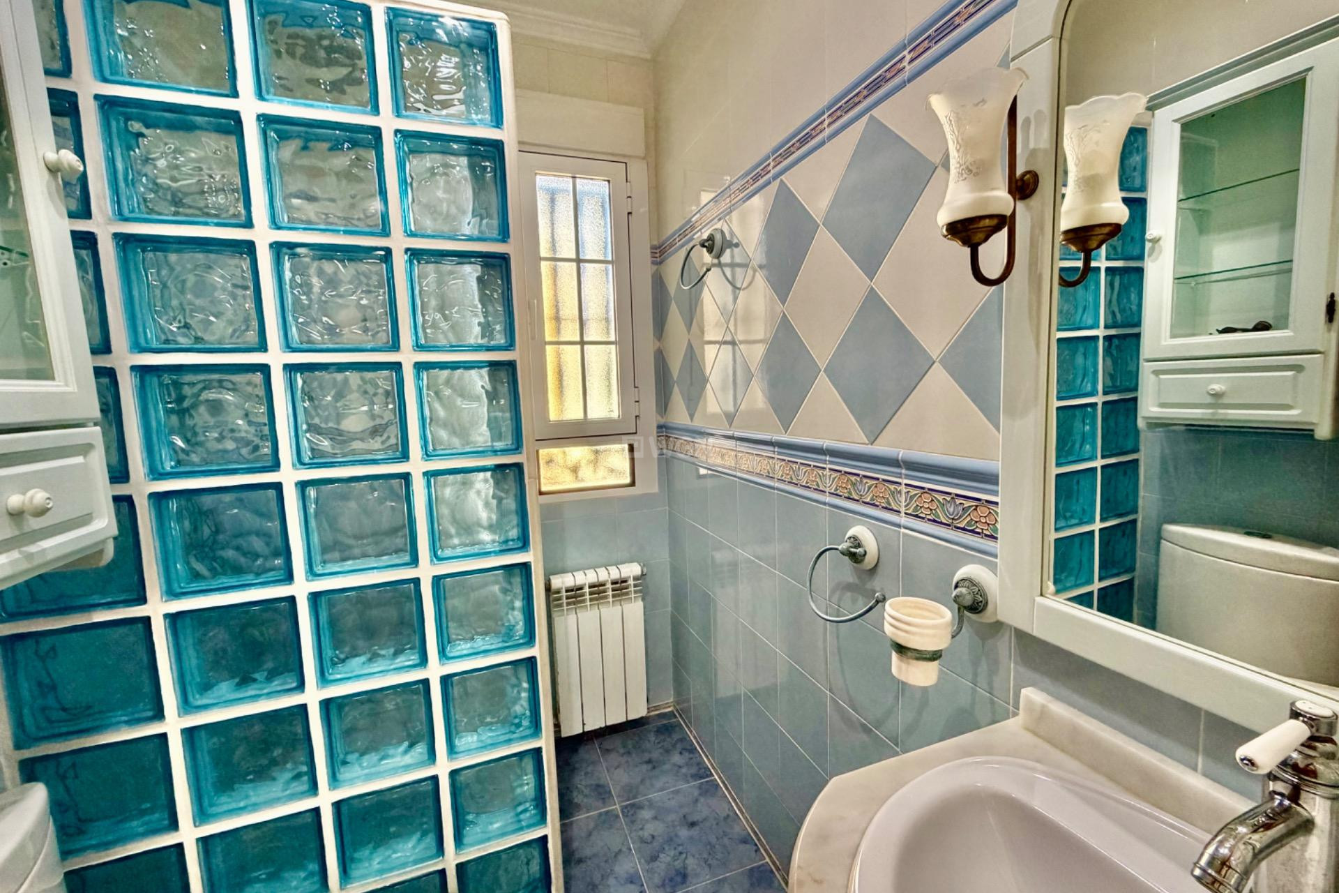 Wiederverkauf - Villa - Orihuela Costa - La Zenia