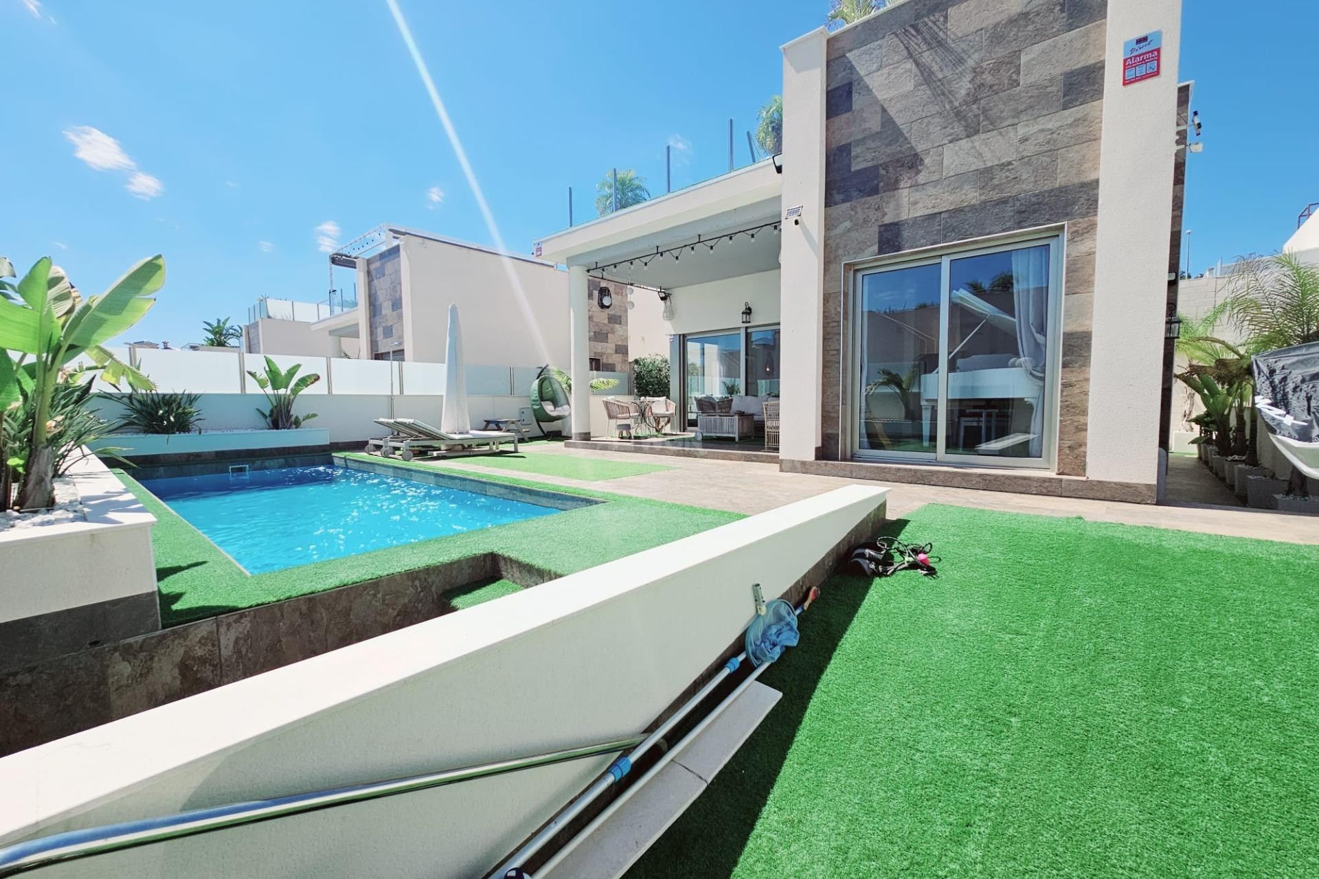 Wiederverkauf - Villa - Orihuela Costa - Villamartín-las Filipinas