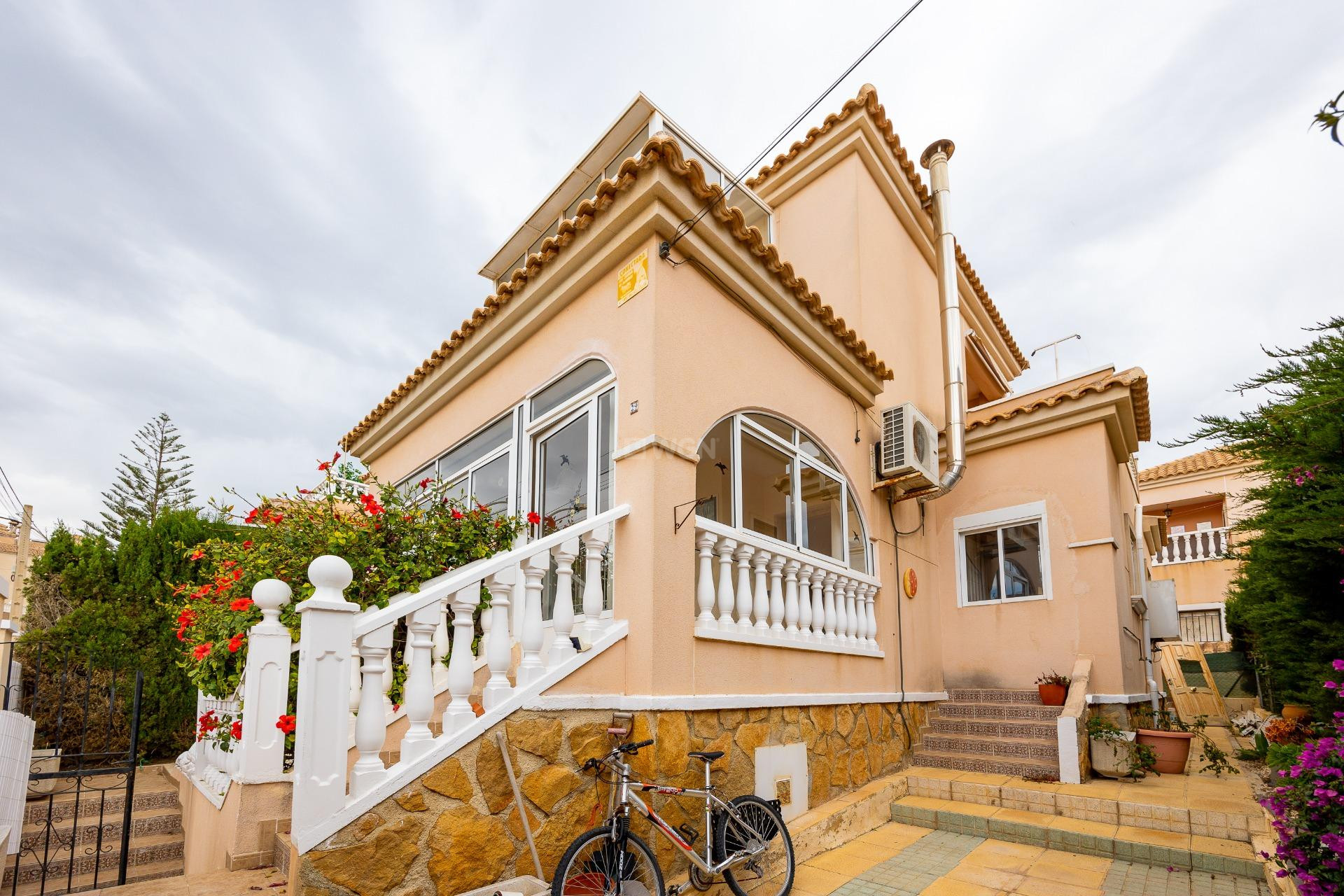 Wiederverkauf - Villa - Orihuela Costa - Villamartín-las Filipinas