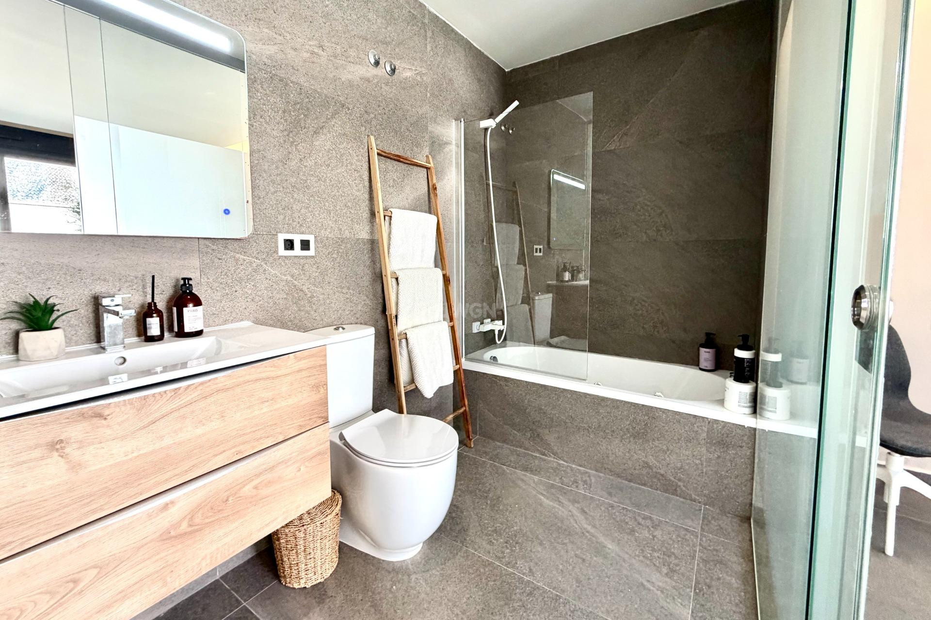 Wiederverkauf - Villa - San Miguel de Salinas - Bellavista