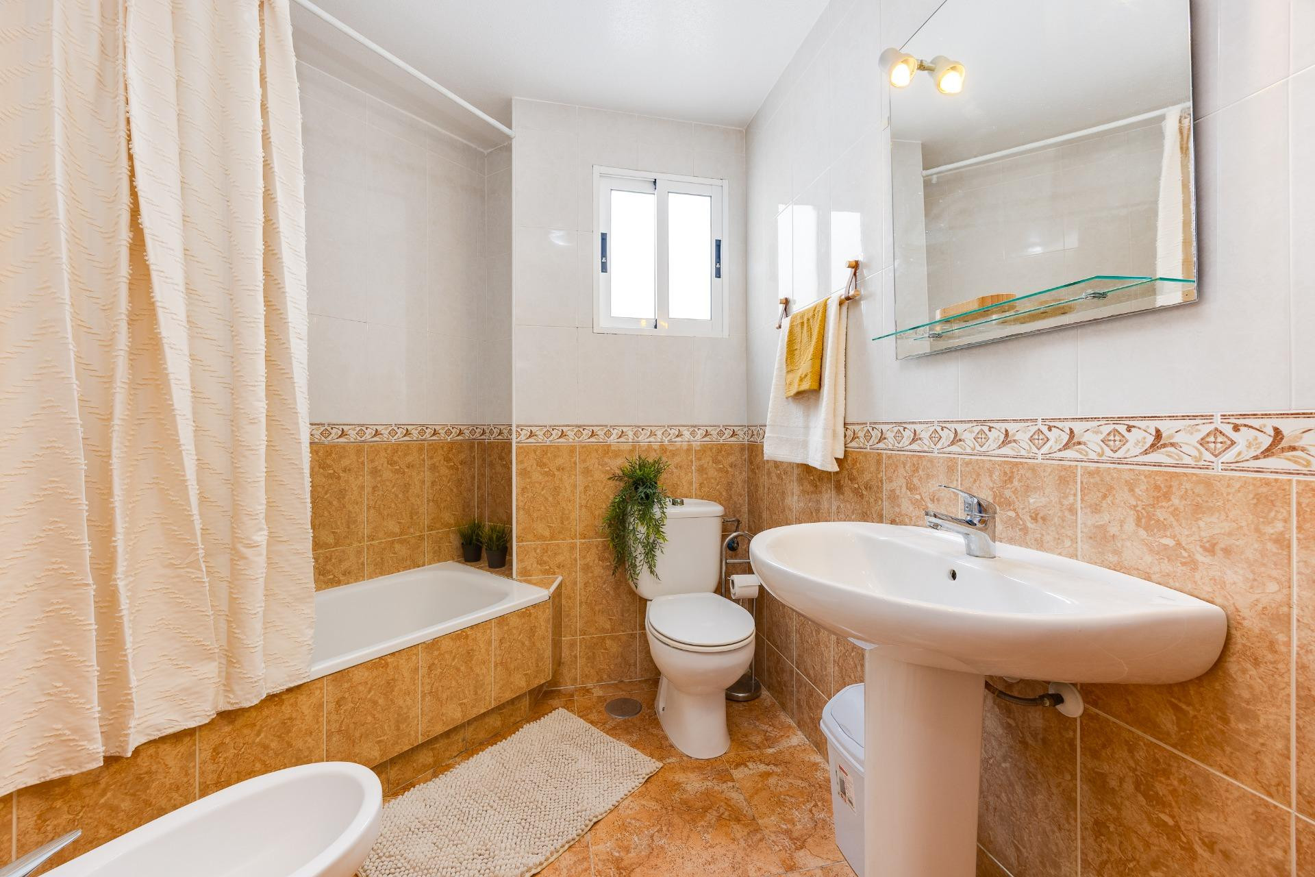Wiederverkauf - Wohnung - Torrevieja - Centro