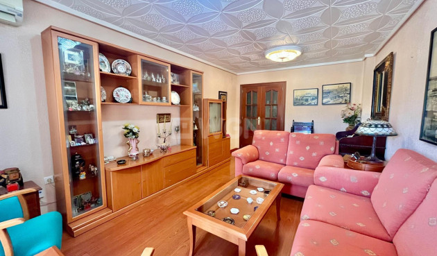 Wohnung - Wiederverkauf - Torrevieja - 18230