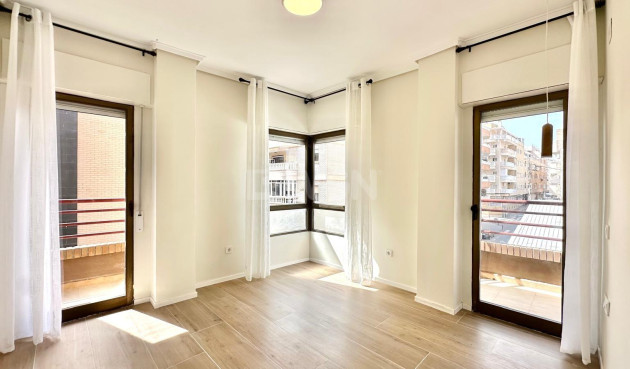 Wohnung - Wiederverkauf - Torrevieja - Centro