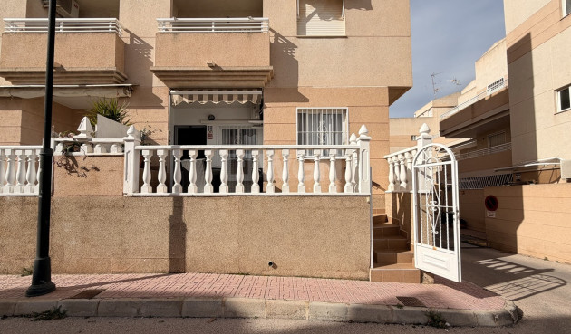Wohnung - Wiederverkauf - Torrevieja - Urb. Calas Blancas III
