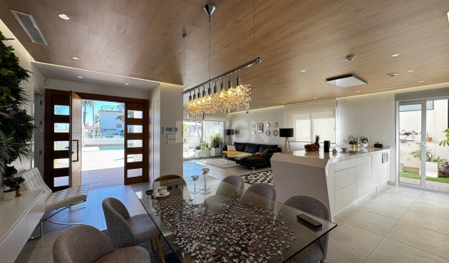 Odsprzedaż - Villa - Orihuela Costa - Campoamor