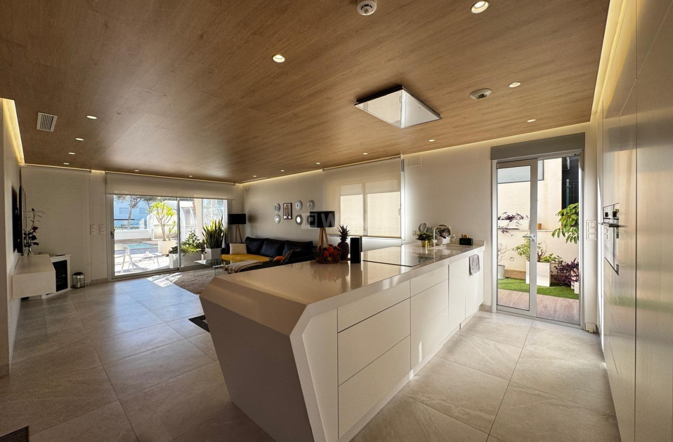 Odsprzedaż - Villa - Orihuela Costa - Campoamor
