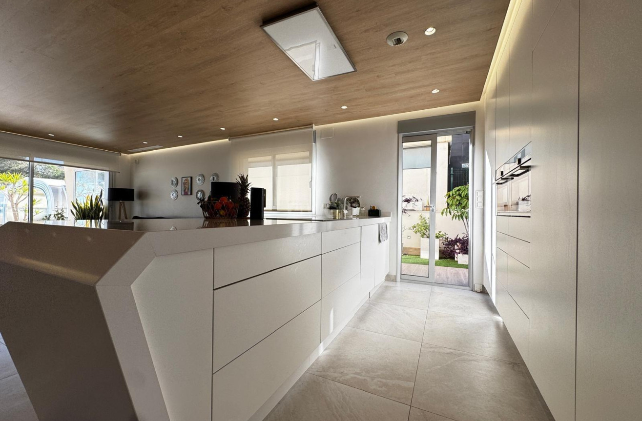 Odsprzedaż - Villa - Orihuela Costa - Campoamor