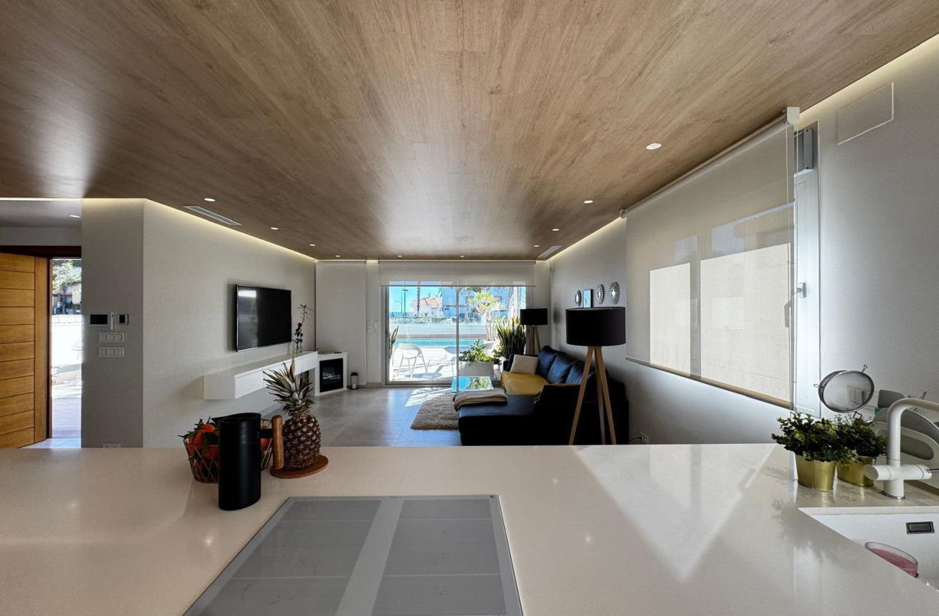 Odsprzedaż - Villa - Orihuela Costa - Campoamor