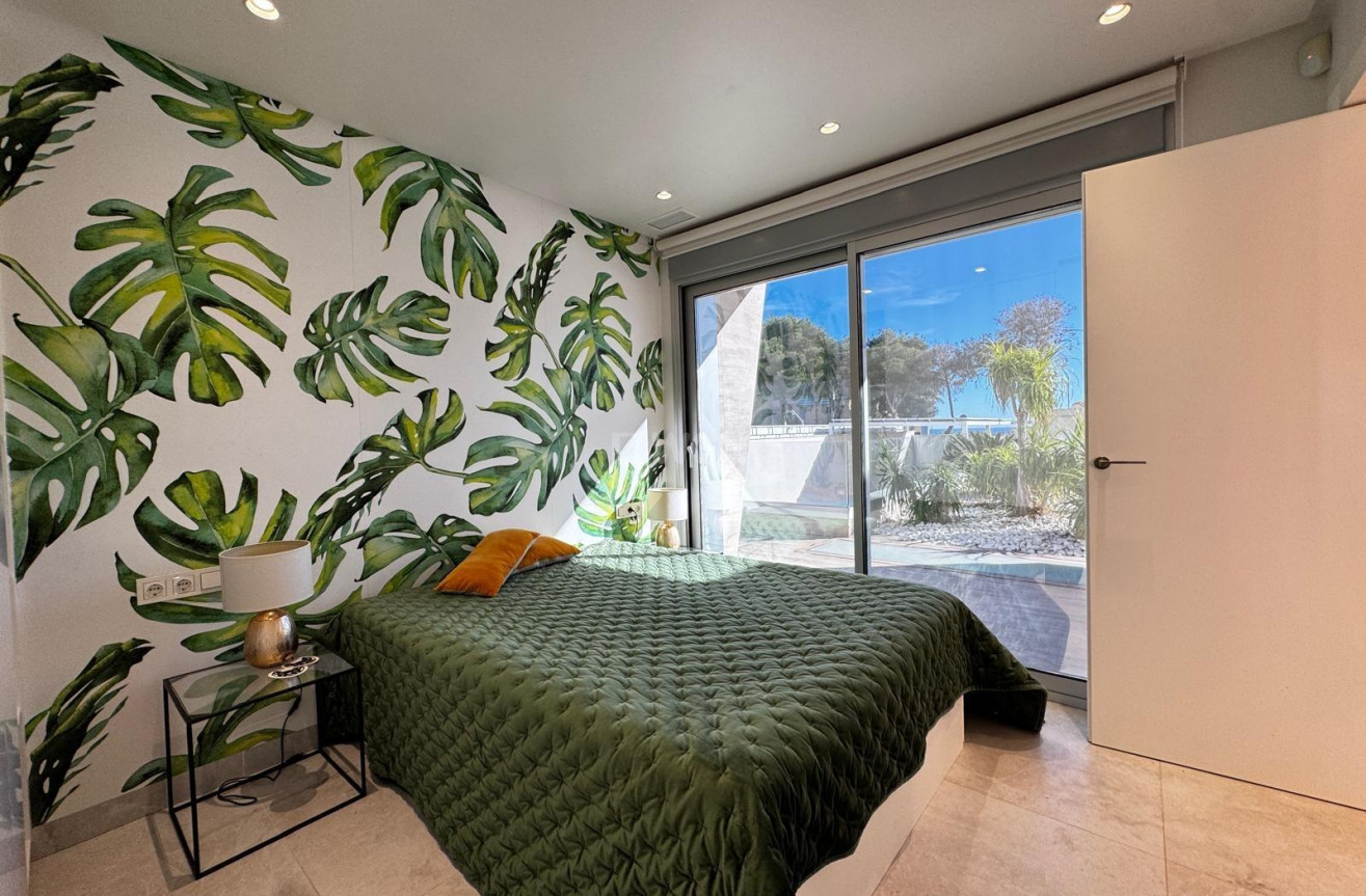 Odsprzedaż - Villa - Orihuela Costa - Campoamor